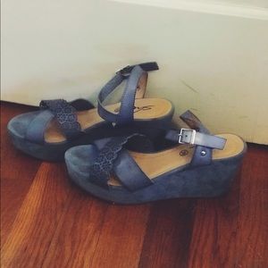 Baby blue wedge sandals 🦋